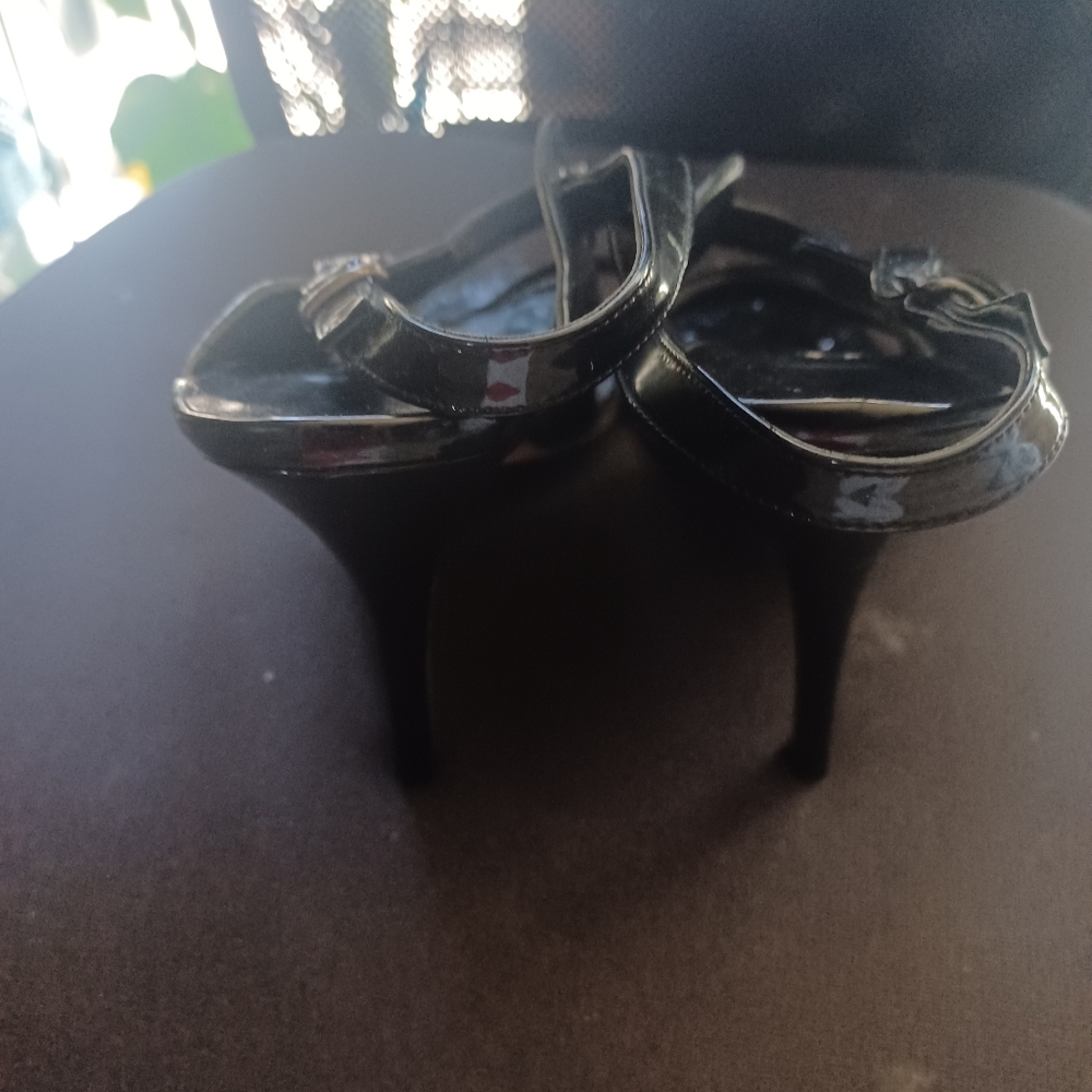 Manolo Blahnik black patent leather strappy slingback heels 40.5. - Picture 4 of 9